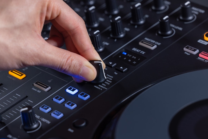 AlphaTheta DDJ-GRV6 DJ Set product in use