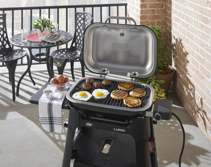 Weber Lumin Grillplatte Small produkt in gebrauch