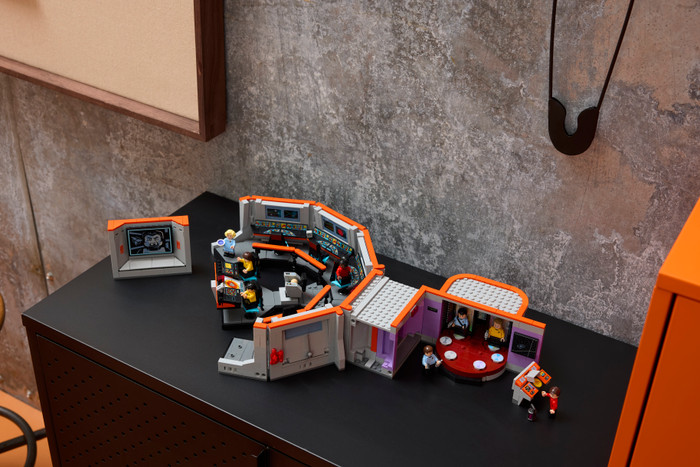 LEGO Icons Star Trek: U.S.S. Enterprise NCC-1701 Bridge 11385 product in use