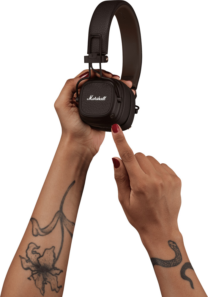 Marshall Major V Braun produkt in gebrauch