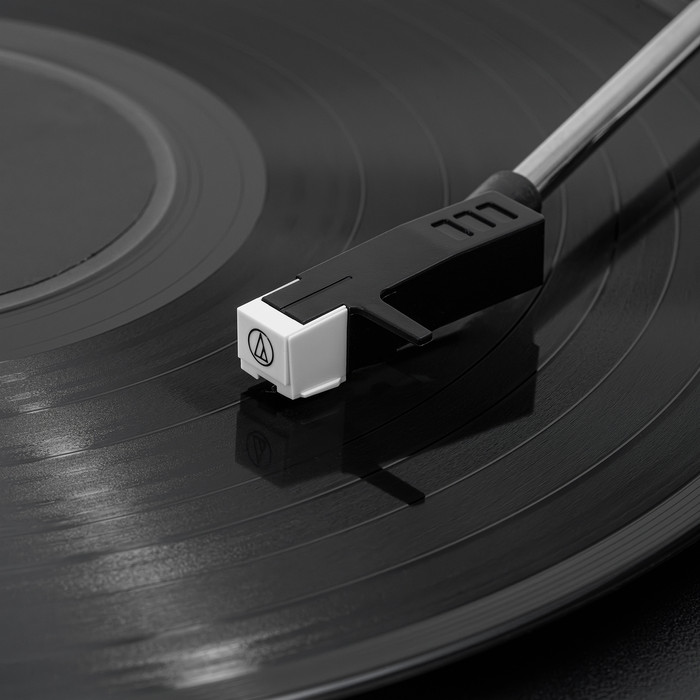 Victrola Eastwood II Braun detail