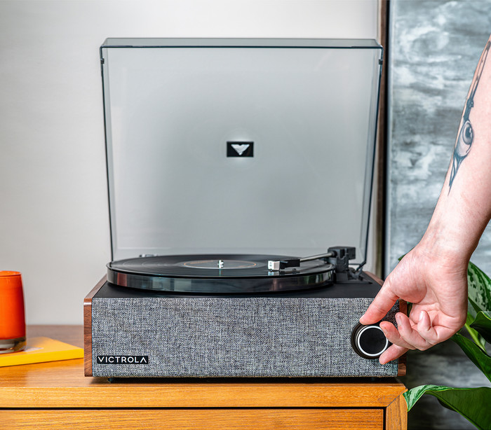 Victrola Eastwood LP Braun produkt in gebrauch