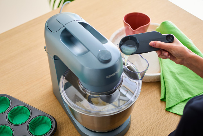 Kenwood Go KZM35GY Sturmblau produkt in gebrauch