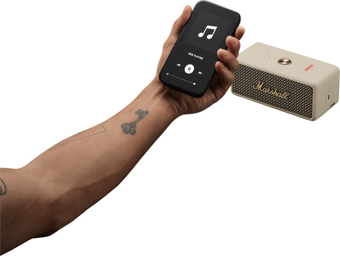 Marshall Emberton III BT Creme produkt in gebrauch