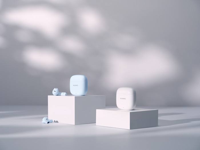 Huawei FreeBuds SE 2 White product in use