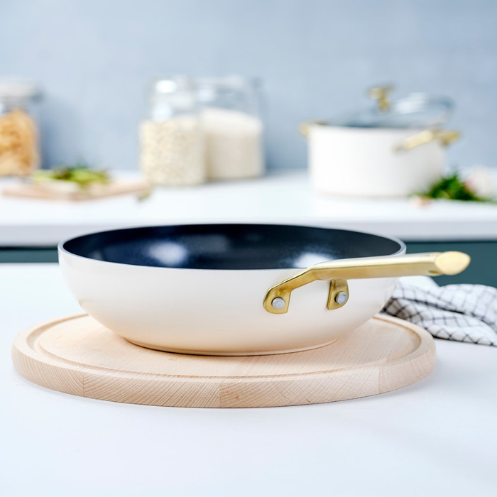 BK Sublime Frying Pan Set 24cm + 28cm + Wok 28cm detail