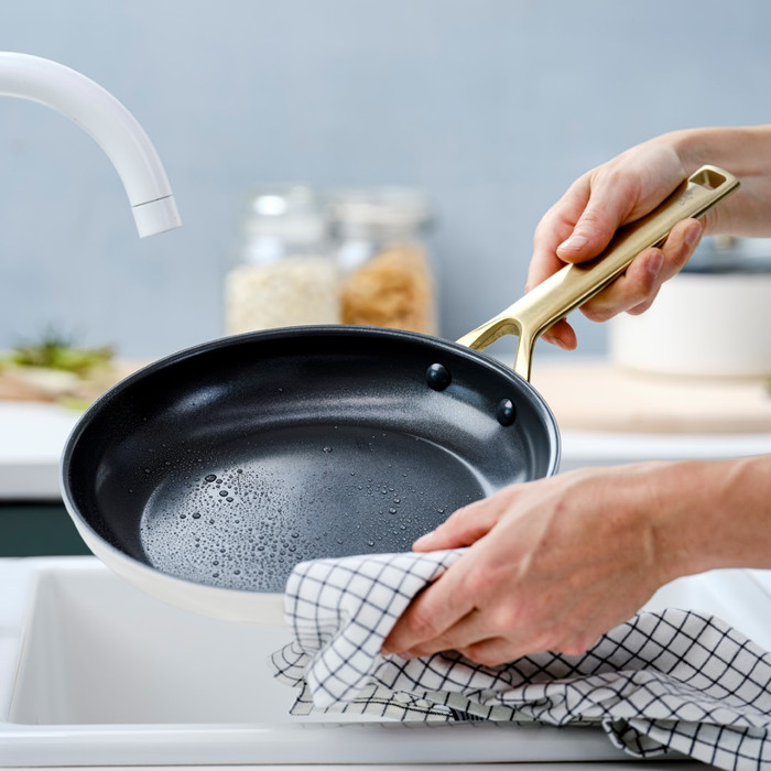 BK Sublime Frying Pan Set 24cm + 28cm + Wok 28cm product in use