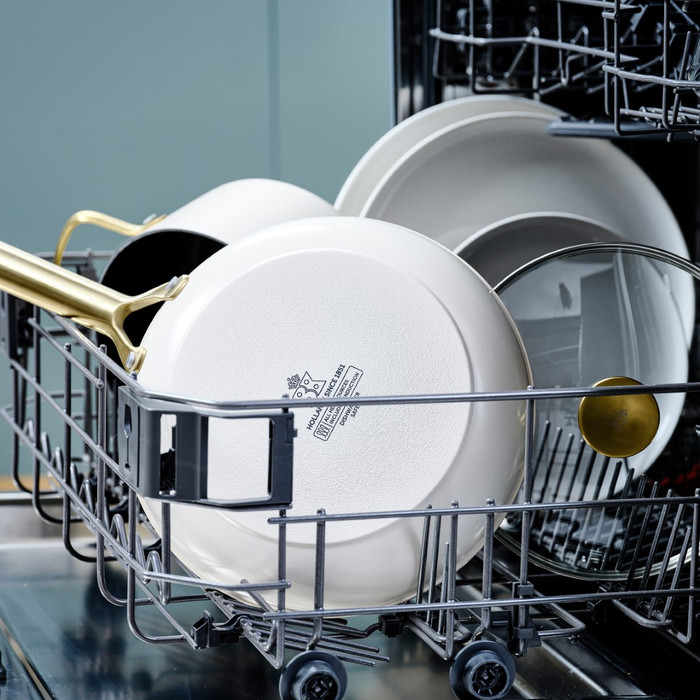 BK Sublime Frying Pan Set 24cm + 28cm + Wok 28cm product in use