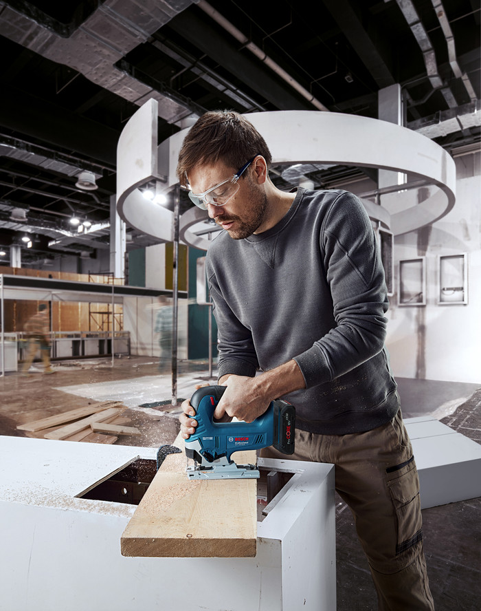 Bosch Professional GST 18V-125 B (ohne Akku) produkt in gebrauch