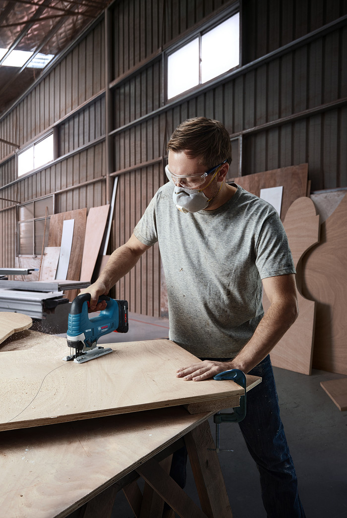 Bosch Professional GST 18V-125 B (ohne Akku) produkt in gebrauch