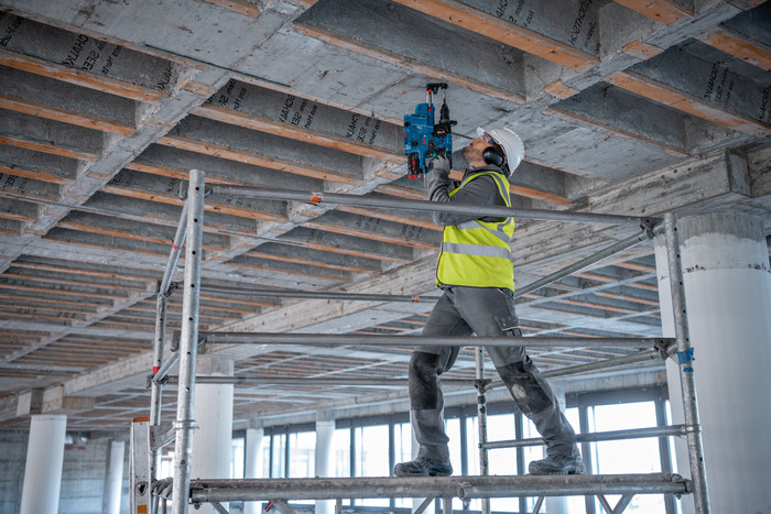 Bosch Professional GBH 18V-28 CF 5,0 Ah GBA Akku Starterset produkt in gebrauch