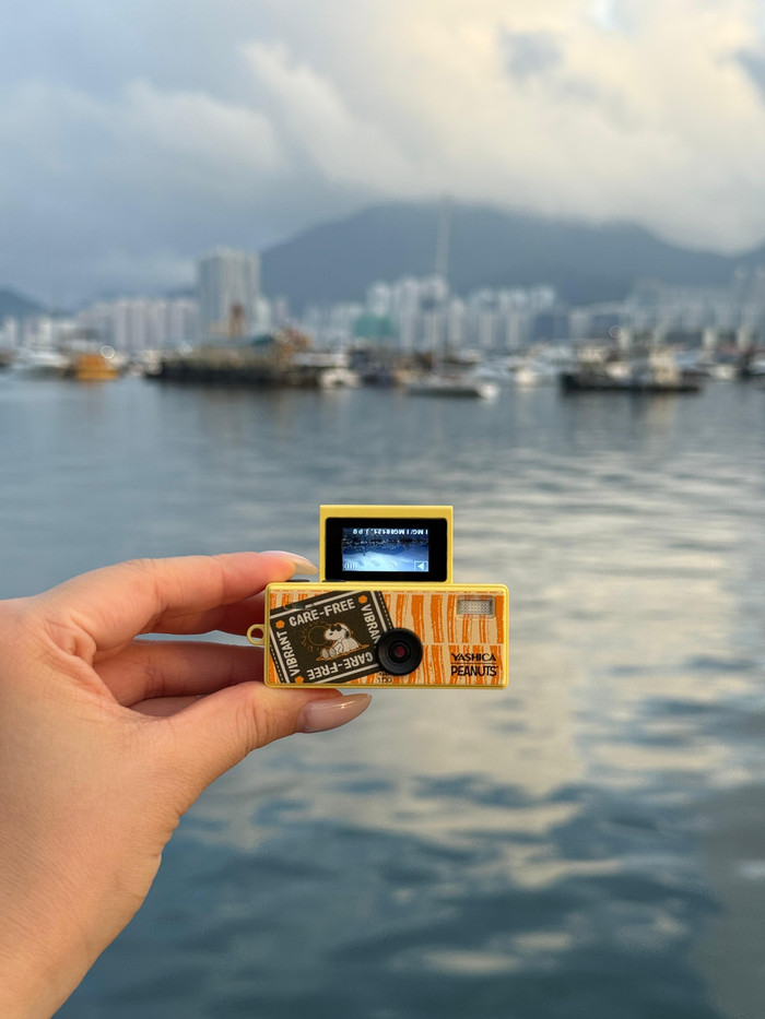 Yashica Funtastic Keychain Camera Peanuts Sweet Dreams Home produkt in gebrauch