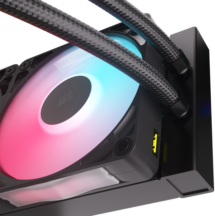 CORSAIR iCUE LINK TITAN 360 RX LCD AiO detail