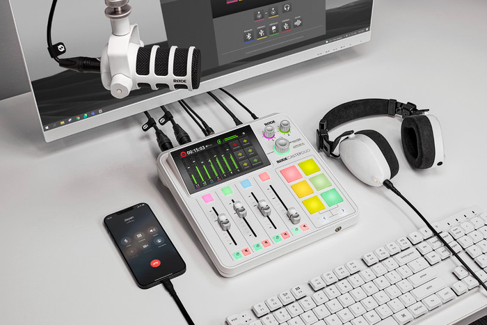 Rode Rodecaster Duo Weiß produkt in gebrauch