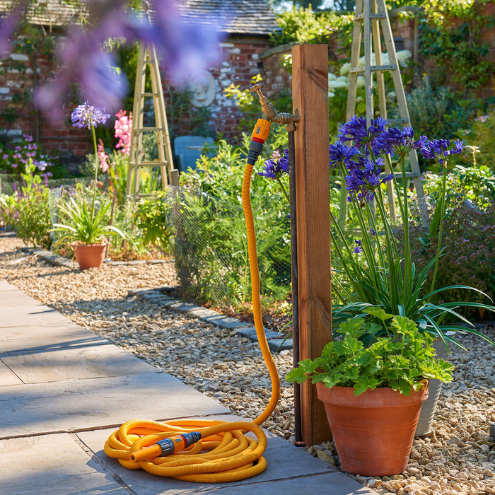 Hozelock Wonderhoze 15m including Spray Nozzle product in use