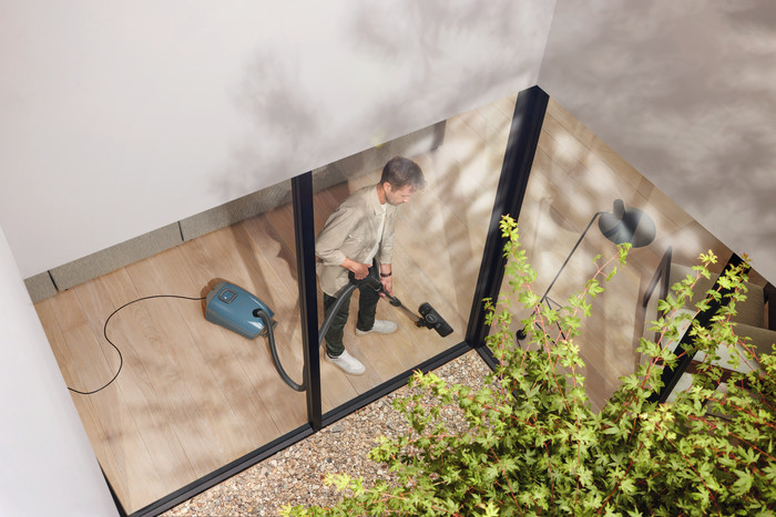 Miele Guard L1 Nordic Blue product in use