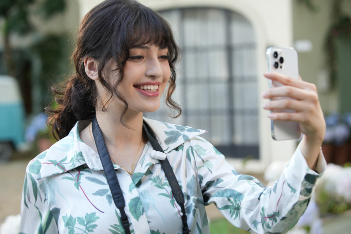 BOYA Mini Ultra-Mini Black (Lightning) product in use