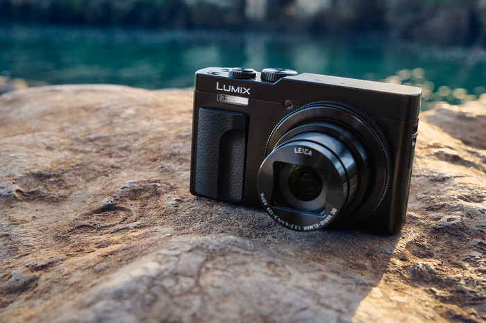 Panasonic LUMIX DC-TZ99E Black product in use