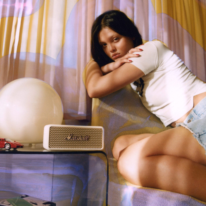 Marshall Emberton III BT Creme produkt in gebrauch