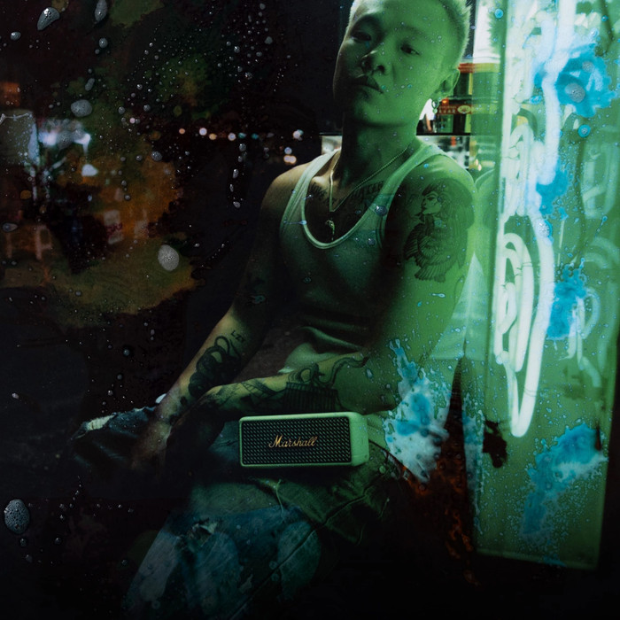 Marshall Emberton III BT Creme produkt in gebrauch