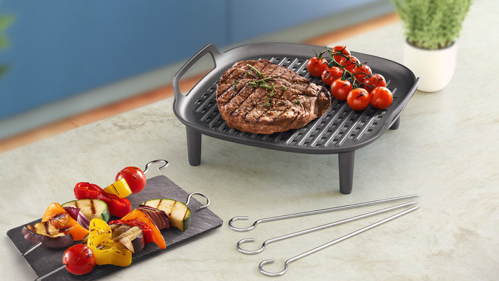 Philips Airfryer HD9946/00 Grill Kit product in use