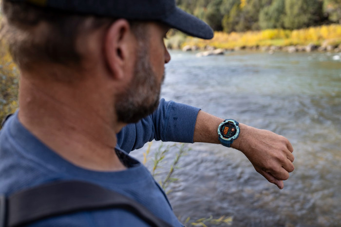 Garmin Instinct 3 50 mm Grün produkt in gebrauch