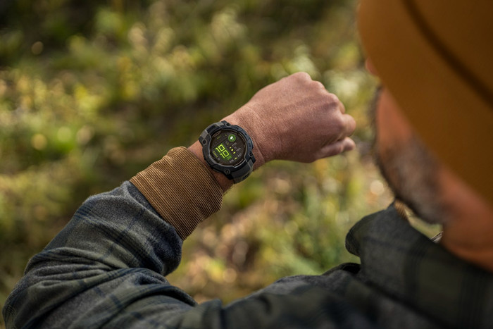 Garmin Instinct 3 50 mm Schwarz produkt in gebrauch