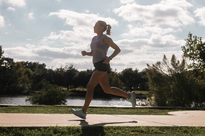 Garmin Forerunner 165 Music Black/Gray product in use
