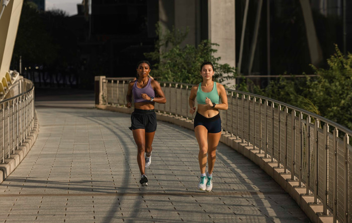 Garmin Forerunner 165 Music Black/Gray product in use