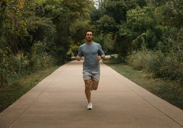 Garmin Forerunner 165 Music Black/Gray product in use