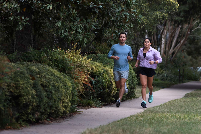 Garmin Forerunner 165 Music Black/Gray product in use