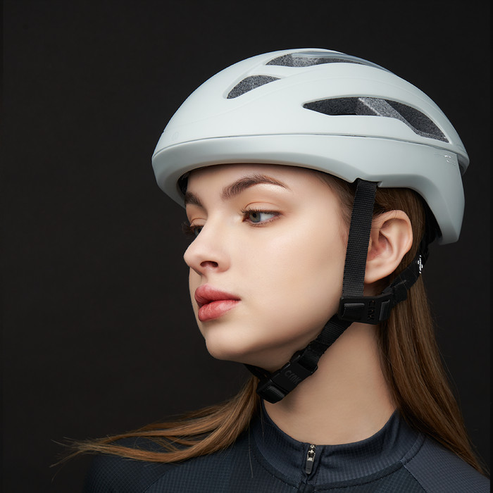 CRNK Angler Glossy Weiß L produkt in gebrauch