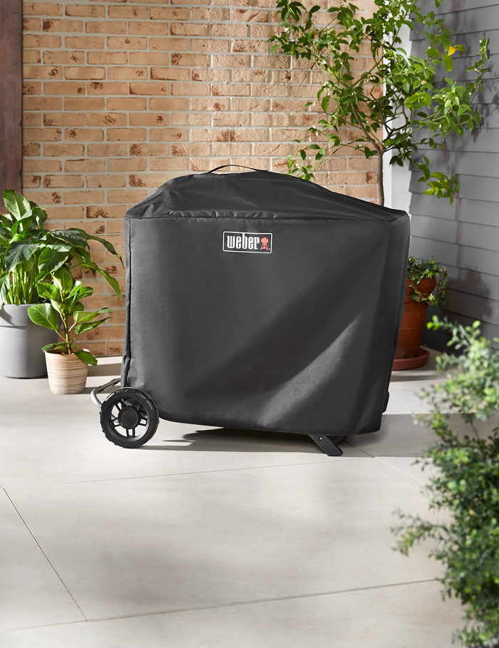 Weber Grillabdeckung Traveler produkt in gebrauch