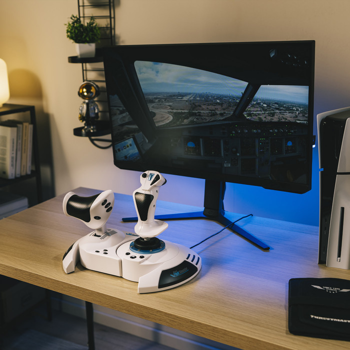 Thrustmaster T.Flight Hotas 5 Microsoft Flight Simulator Edition produkt in gebrauch
