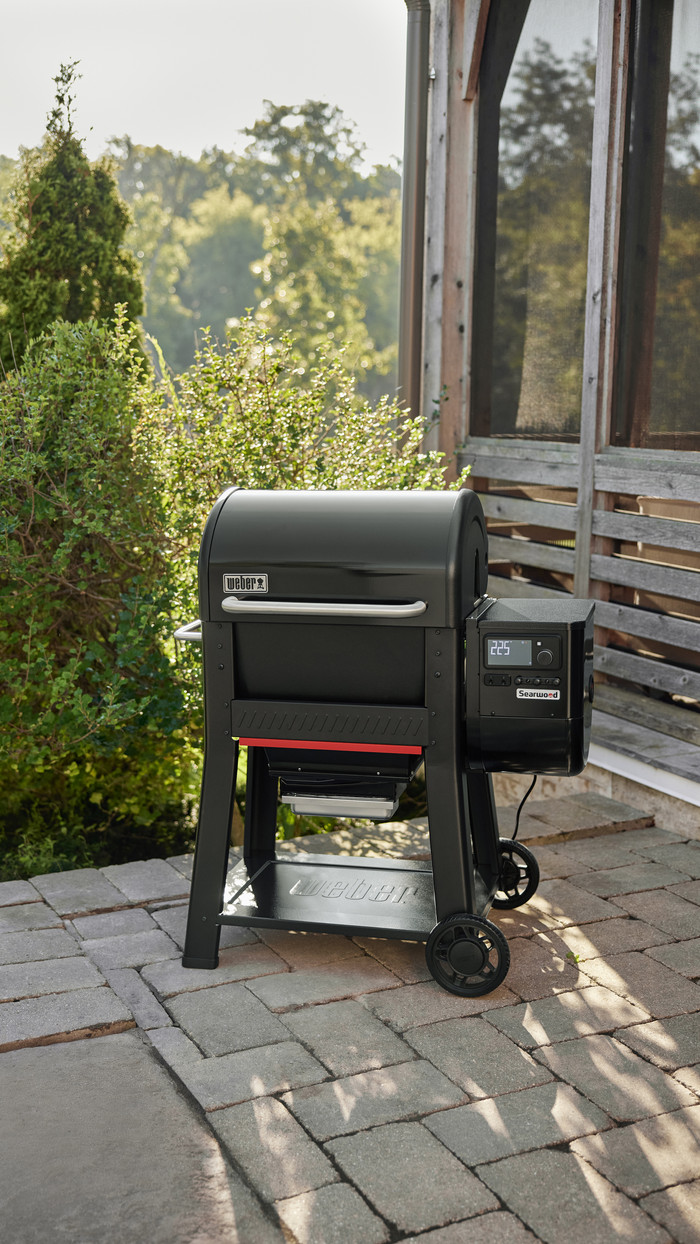 Weber Searwood + Weber Premium Cover Searwood product in use