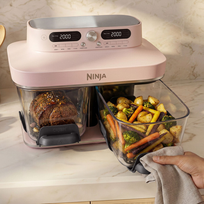 Ninja Crispi Dualzone Rose Quartz product in use