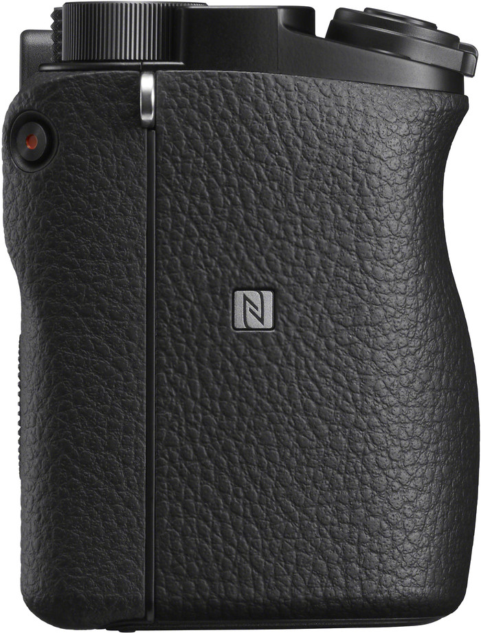 Sony Alpha A6100 + 16-50mm f/3.5-5.6 OSS II left side