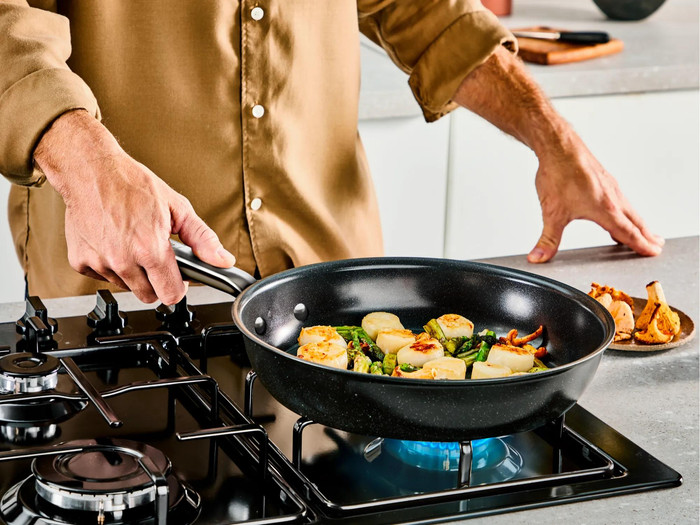 Tefal Experience Ceram Fusion Core Induktion Bratpfannenset 2-teilig produkt in gebrauch