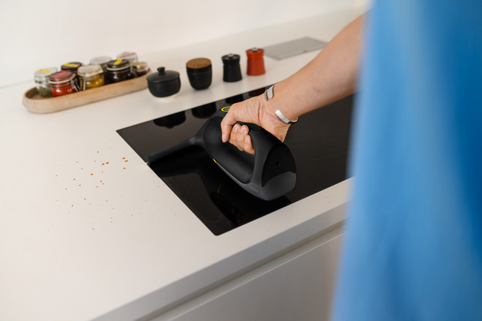 Kärcher WV 2 Universal Extra+ Black product in use