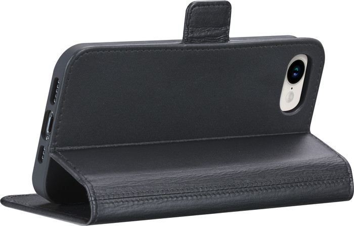 Dbramante1928 Copenhagen Slim iPhone 16e Book Case Leather Black back