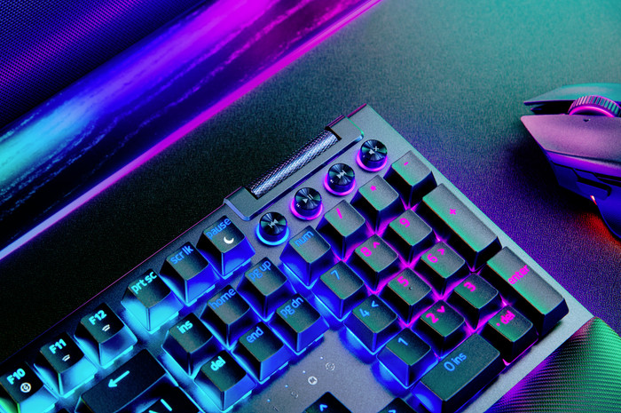 Razer BlackWidow V4 Pro Gaming Keyboard QWERTZ - Green Switch detail