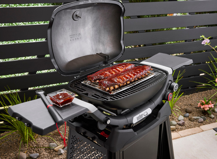 Weber Q2800N+ mit Untergestell produkt in gebrauch