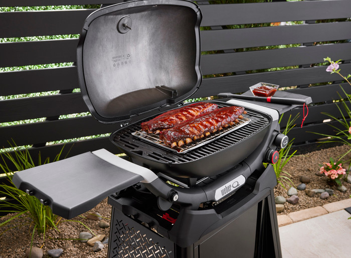 Weber Q2800N+ mit Untergestell innen