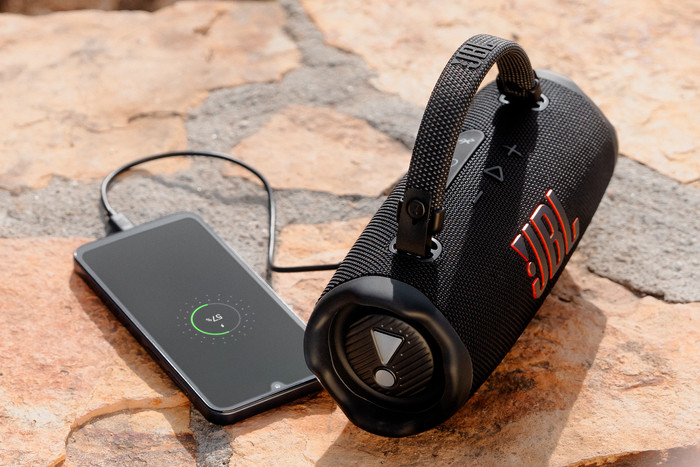 JBL Charge 6 Schwarz Doppelpack produkt in gebrauch