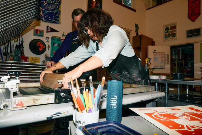 JBL Flip 7 Blau Doppelpack produkt in gebrauch