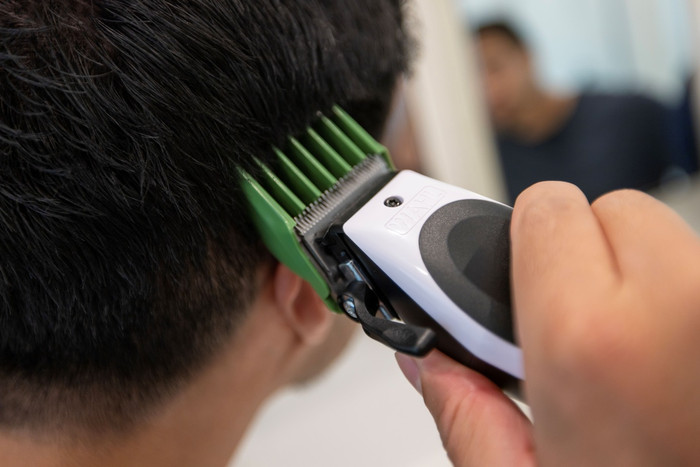 Wahl Color Pro Cordless Lithium product in use