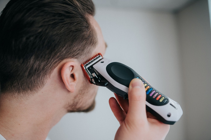 Wahl Color Pro Cordless Lithium product in use