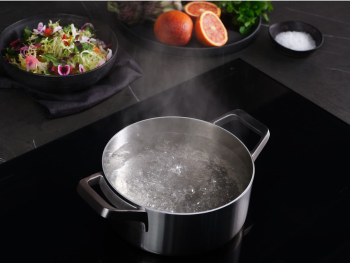 AEG TK95IN08UB product in use