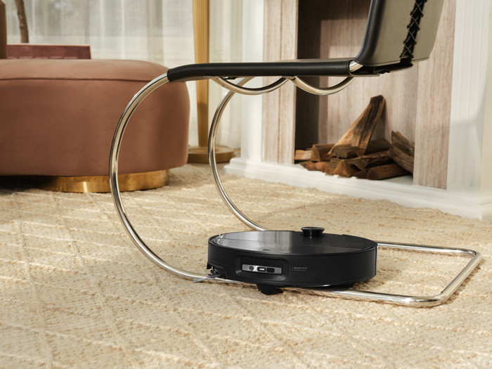 Roborock Saros 10 R&D Black product in use