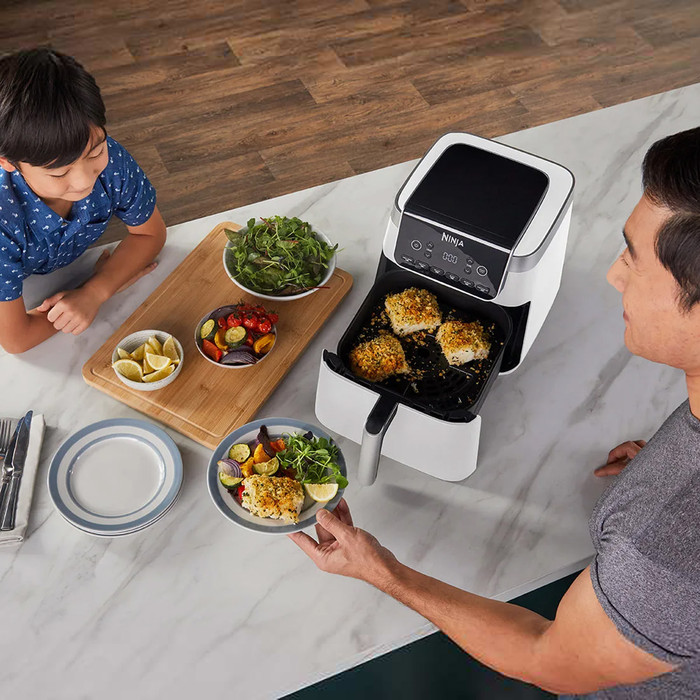 Ninja AF180EUWH product in use